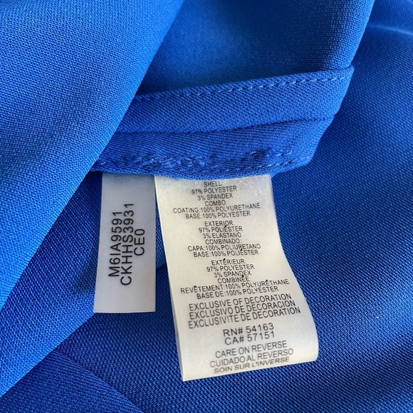 NWOT Calvin Klein Woman’s Royal blue roll up sleeve button top with chain - Picture 9 of 11